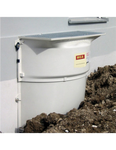 MEAMAX STANDARD basement light well with a grid grating 30/30