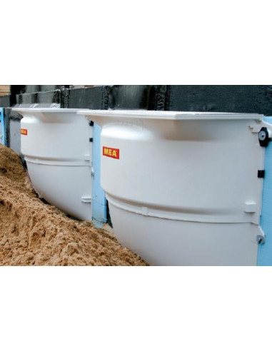 MEAMAX STANDARD basement light well with a grid grating 30/10