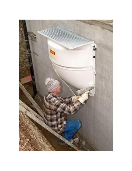 MEAMAX STANDARD basement light well with a grid grating 30/10