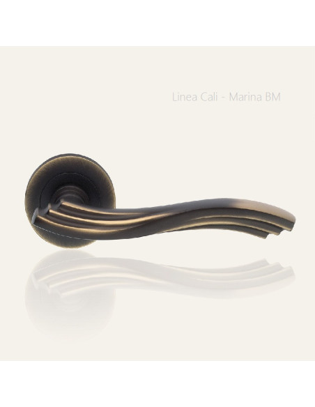 Lever door handle Linea Cali Marina on a round rose 102