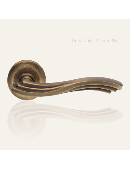 Lever door handle Linea Cali Marina on a round rose 102