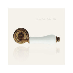 Lever door handle Linea Cali Dalia on a round rose 103