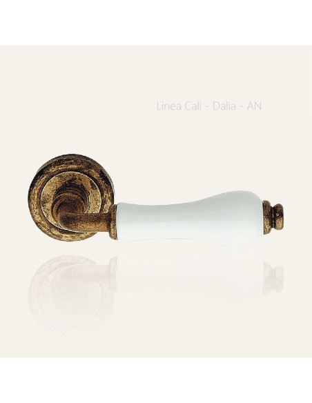 Lever door handle Linea Cali Dalia on a round rose 103