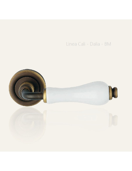 Lever door handle Linea Cali Dalia on a round rose 103