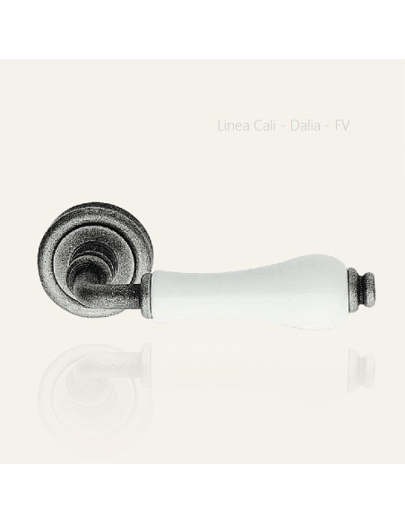 Lever door handle Linea Cali Dalia on a round rose 103