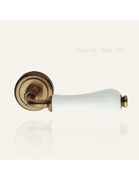 Lever door handle Linea Cali Dalia on a round rose 103