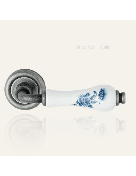 Lever door handle Linea Cali Dalia on a round rose 103